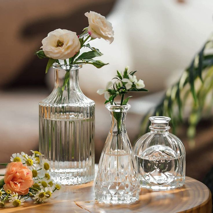 Optimizing Retail Strategies with Small Vases in Bulk